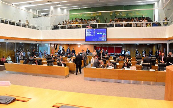O Plenário da Assembleia Legislativa aprovou a MP, de autoria do Poder Executivo, que institui sistemática de tributação, no âmbito do ICMS, para indústrias e agroindústrias estabelecidas no Maranhão e àquelas que se implantarem nos 30 municípios de menor IDH; o governador Flávio Dino afirma que a finalidade desta Medida Provisória é estimular a instalação de segmentos industriais ou agroindustriais inexistentes no estado