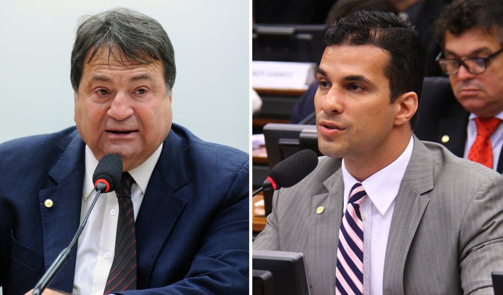 Os deputados federais César Halum (PRB) e Irajá Abreu (PSD) receberam mensagens de apoio nas redes sociais por terem votado pela continuidade das investigações contra Michel Temer por corrupção passiva; uma pessoa identificada como Flavio postou a seguinte mensagem para o parlamentar do PRB: "Gostaria de parabenizar o deputado pela coerência de seu voto, por várias vezes já votei no senhor e não me arrependo"; para o deputado Irajá Abreu, uma pessoa identificada como Alceno disse: "Valeu deputado, precisamos de pelo menos 500 deputados iguais a você"; veja outras mensagens