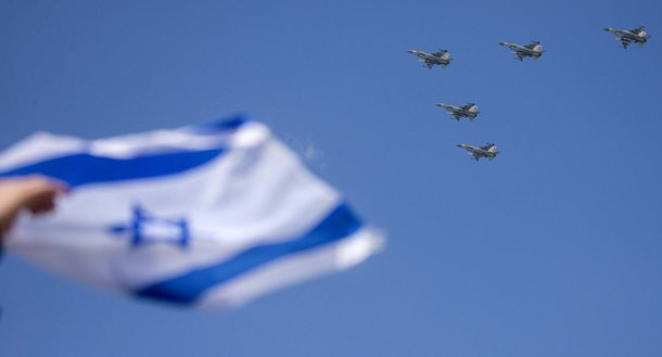 Um avião de guerra israelense atacou na quarta-feira (22) as posições do Exército Árabe da Síria nas montanhas Qalamun, a noroeste de Damasco, confirmou à Sputnik uma fonte no exército sírio