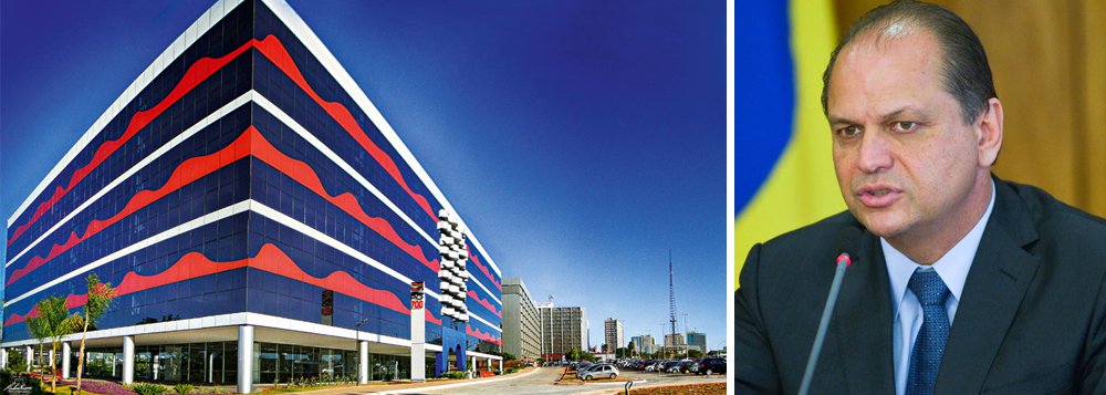 O ministro da Saúde, Ricardo Barros, fez contrato de R$ 31,2 milhões sem licitação para locação de um prédio em Brasília para ser sede da Agência Nacional de Vigilância Sanitária (Anvisa); prédio pertence ao ex-governador do Distrito Federal Paulo Octávio; em 2014 a Construtora e Incorporadora Squadro Ltda, de propriedade de Paulo Octávio, destinou recursos para a vitoriosa campanha da mulher do ministro da Saúde, Cida Borghetti (PP), vice na chapa encabeçada por Beto Richa (PSDB) ao governo do Paraná