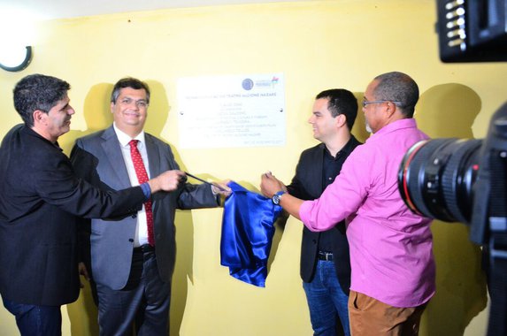 O governador Flávio Dino inaugurou o Teatro Alcione Nazaré, que integra Centro de Criatividade Odylo Costa Filho, no Centro Histórico de São Luís, que após dois anos de portas fechadas, reabre, agora revitalizado; executada pela Secretaria de Estado da Cultura e Turismo (Sectur), a reforma do Teatro Alcione Nazaré inclui o palco, camarins e outras melhorias como pintura, estrutura do telhado, instalações elétricas; o Centro de Criatividade também foi todo pintado e o anfiteatro passou por reparos