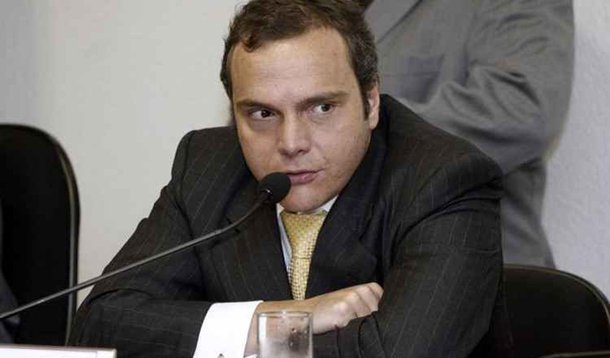 Durante depoimento à Justiça Federal de Brasília nessa sexta-feira, 27, sobre esquema de propina na Caixa Econômica Federal, o corretor financeiro Lúcio Funaro chorou, lamentou que sua filha esteja crescendo com ele na cadeia; "Passou a fase de querer vaidade, querer poder. Faz um ano e meio que minha filha está vindo aqui nas audiências, o senhor [se dirigindo ao juiz Vallisney de Oliveira] conheceu ela um bebê. Eu não quero mais passar por isso. Faz um ano e meio que eu não vejo meu pai. Não tenho coragem de chamar ele para me visitar", disse, chorando; Funaro disse Michel Temer sabia do esquema de corrupção na Caixa