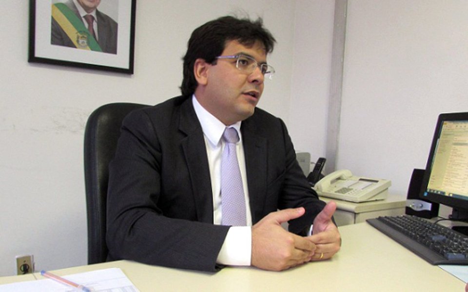 O secretário de Estado da Fazenda, Rafael Fonteles, vai para prestar contas aos deputados estaduais na Assembleia Legislativa, na próxima quarta-feira (18), sobre o segundo quadrimestre de 2017, como estabelece a legislação; o titular da pasta vai expor a situação financeira do Estado na Comissão de Fiscalização e Controle, Finanças e Tributação, presidida pelo deputado Severo Eulálio(PMDB); no relatório do primeiro quadrimestre, apresentado aos membros da Comissão de Finanças em 5 de junho deste ano, Rafael Fonteles informou que as receitas correntes tiveram uma evolução de 10,47% entre janeiro e abril, comparadas com o mesmo período de 2016; relato no Piauí Hoje
