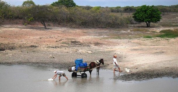 Dados divulgados ontem pela Agência Nacional de Águas, no Monitor das Secas do Nordeste, elaborado com informações da Fundação Cearense de Meteorologia e Recursos Hídricos (Funceme) e da Agência Pernambucana de Águas e Clima (Apac), apontam que no mês de outubro subiu para 24,61% a área do Estado que se encontra em situação de seca excepcional