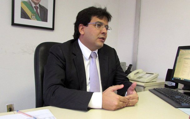 O secretário de Estado da Fazenda, Rafael Fonteles, vai para prestar contas aos deputados estaduais na Assembleia Legislativa, na próxima quarta-feira (18), sobre o segundo quadrimestre de 2017, como estabelece a legislação; o titular da pasta vai expor a situação financeira do Estado na Comissão de Fiscalização e Controle, Finanças e Tributação, presidida pelo deputado Severo Eulálio(PMDB); no relatório do primeiro quadrimestre, apresentado aos membros da Comissão de Finanças em 5 de junho deste ano, Rafael Fonteles informou que as receitas correntes tiveram uma evolução de 10,47% entre janeiro e abril, comparadas com o mesmo período de 2016; relato no Piauí Hoje