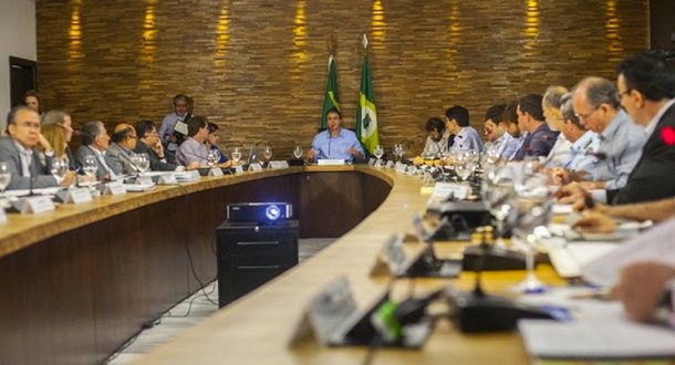 O governador Camilo Santana reúne, nesta sexta-feira (5) e sábado (6), todos os secretários de Estado, diretores, superintendentes e presidentes de órgãos e vinculadas durante o "Fórum de Integração e Planejamento de Governo". O objetivo do encontro é promover uma maior interação entre todas as áreas do governo, na tentativa de fomentar o dinamismo da gestão estadual