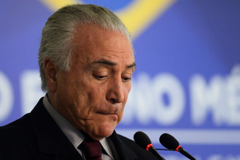 Para se defender com a maior cara de madeira, que não tem outra, o presidente Michel Temer valeu-se de um erro comum em políticos profissionais e até em jornalistas. A saber, que o outro nome da mentira é ficção