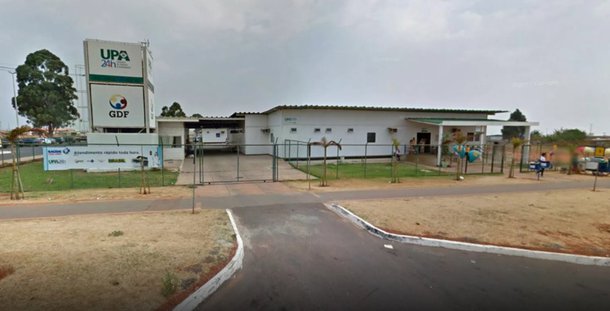 O Ministério Público do Distrito Federal e a Polícia Civil fizeram buscas na casa do ex-secretário-adjunto de Gestão da Secretaria de Saúde Fernando Antunes e na sede da secretaria; a  medida faz parte da segunda fase da operação "Genebra", que investiga irregularidades na contratação da organização social Cruz Vermelha de Petrópolis para gerir duas UPAs em 2010; a mulher de Antunes, Márgara Raquel Cunha, também é alvo das investigações