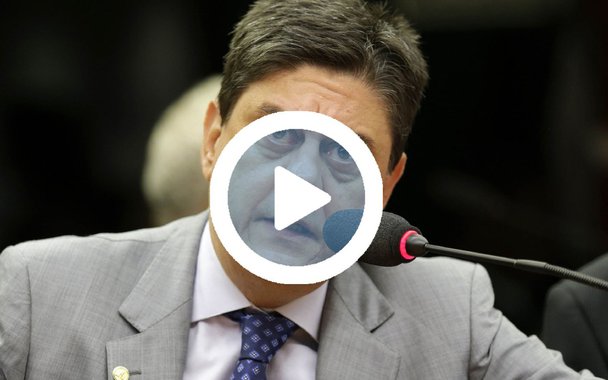 Em vídeo, o deputado Wadih Damous (PT-RJ) lembrou um ano do início do processo de impeachment que tirou Dilma Rousseff do poder, completado nesta segunda-feira 17, e destacou a política foi hoje "engolfada pelo Supremo Tribunal Federal, pela República de Curitiba e pela Polícia Federal"; assista