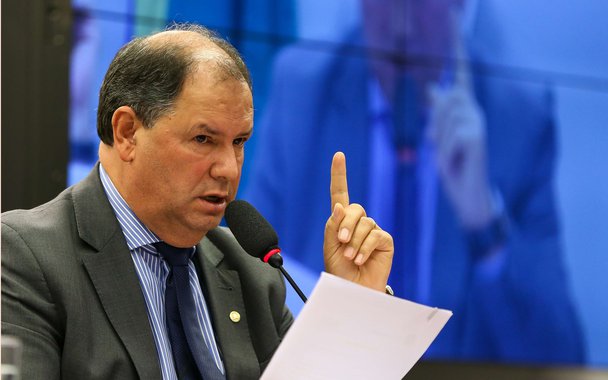 Um quinto dos 66 titulares da Comissão de Constituição e Justiça (CCJ) da Câmara, que irá analisar a denúncia da PGR contra Michel Temer por por corrupção passiva, obstrução da Justiça e organização criminosa foi citado em planilhas de pagamentos ou nas delações da Odebrecht e da JBS; deputado Alceu Moreira (PMDB-RS) é um dos cotados para assumir a relatoria da denúncia contra Temer; ele aparece na delação de Ricardo Saud, diretor da JBS, como destinatário de um pagamento de R$ 200 mil em espécie na disputa eleitoral de 2014