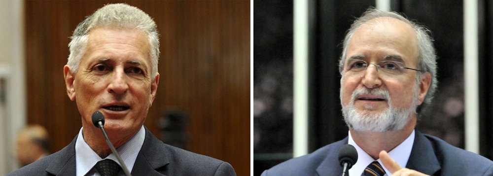 "Sobre prisão é melhor aguardar: afinal é tucano", diz o deputado estadual Rogério Correia (PT), ao comentar a condenação em segunda instância no chamado mensalão tucano do ex-governador Eduardo Azeredo, do PSDB, que poderá recorrer em liberdade