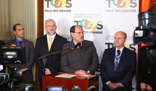 O governador José Ivo Sartori confirmou a construção de três novos presídios com capacidade de 924 vagas; o Presídio Federal de Segurança Máxima será construído em Charqueadas, pela União; o investimento é de R$ 40 milhões; a unidade terá capacidade para 208 apenados, de alta periculosidade; a construção do Presídio Estadual de Viamão, que será erguido em uma área de 10 hectares da Fepagro. Terá capacidade para 430 lugares e custará R$ 24 milhões; o terceiro será o Presídio Estadual de Alegrete, que está em processo de licitação. O investimento é de R$ 16,5 milhões e terá capacidade para 286 apenados