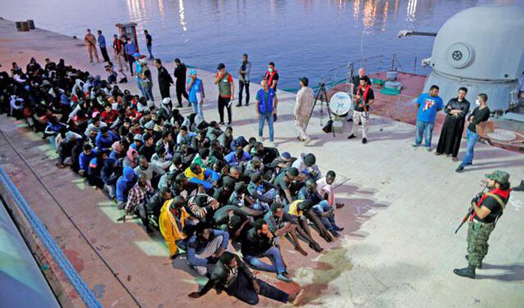 Fani-Kayode, advogado que se formou em Cambridge, assegura que três quartos das pessoas capturadas por criminosos e vendidas como escravos na Líbia são do sul da Nigéria; "Seus corpos foram mutilados, seus órgãos extraídos e logo assados. Eis o que fazem com os líbios e os africanos subsaarianos que buscam partir para a Europa. São vendidos como escravos e os assassinam, mutilam, torturam e os obrigam a trabalhar até a morte", denuncia 