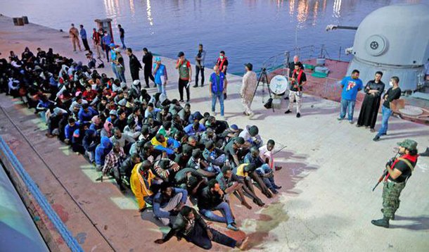 Fani-Kayode, advogado que se formou em Cambridge, assegura que três quartos das pessoas capturadas por criminosos e vendidas como escravos na Líbia são do sul da Nigéria; "Seus corpos foram mutilados, seus órgãos extraídos e logo assados. Eis o que fazem com os líbios e os africanos subsaarianos que buscam partir para a Europa. São vendidos como escravos e os assassinam, mutilam, torturam e os obrigam a trabalhar até a morte", denuncia 