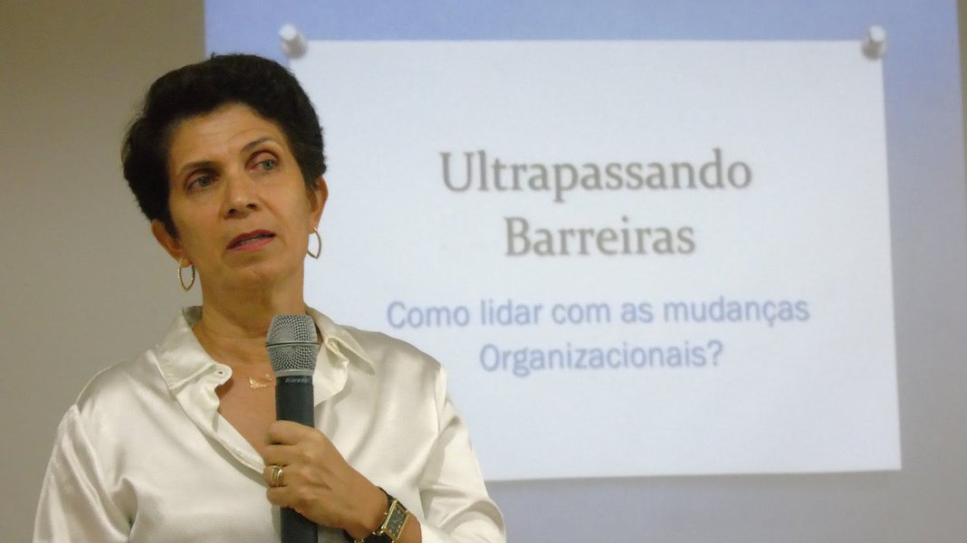Maria Berenice Alho da Costa Tourinho, anunciou que moveu Ação de Reparação de Danos contra três professores que a acusam de ter falsificado a revalidação do diploma de doutorado em ciências psicológicas na Universidade de Brasília (UnB), obtido em Cuba