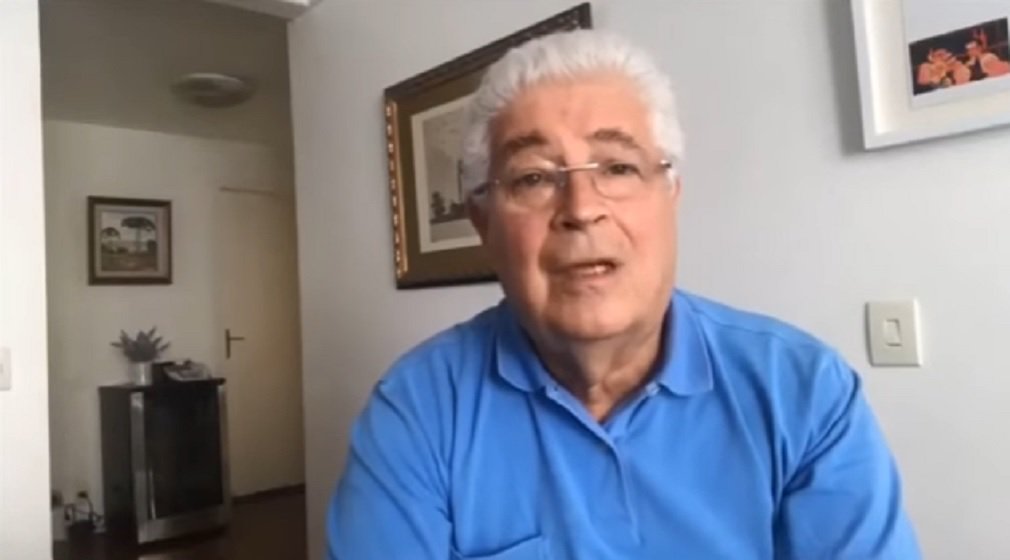 Senador Roberto Requião (PMDB-PR), em vídeo distribuído nas redes sociais, neste feriado de Páscoa, disse que espera a prisão dos donos da Globo, logo, para poder visitá-los na cadeia; “Certamente, os donos da Globo vão para um penitenciária. Eu desejo que seja logo”, afirmou Requião; senador não gostou de sua visita ao ex-ministro José Dirceu, no complexo médico penal em Pinhais, região metropolitana de Curitiba, ter sido relacionada pela Globo à relatoria do PLS 280/2016, que trata do abuso de autoridade