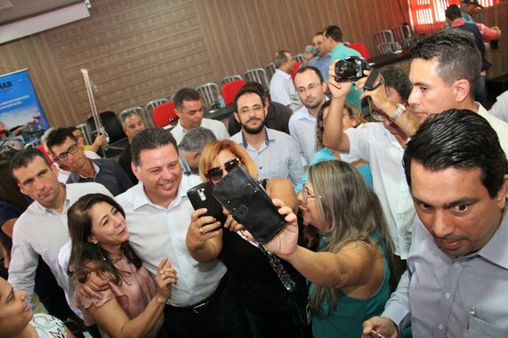 A 200 quilômetros de Goiânia, localizado na região central do Estado, o município de Novo Brasil deu início na manhã desta terça-feira (5) à programação de visitas do governador Marconi Perillo a seis cidades para assinatura de convênios do programa Goiás na Frente; o prefeito Sebastião Sabino (PMDB) declarou que o programa Goiás na Frente “é super importante para os municípios, principalmente para os pequenos como o nosso, que jamais teriam condições de fazer as obras necessárias se não fosse a ajuda do governador”