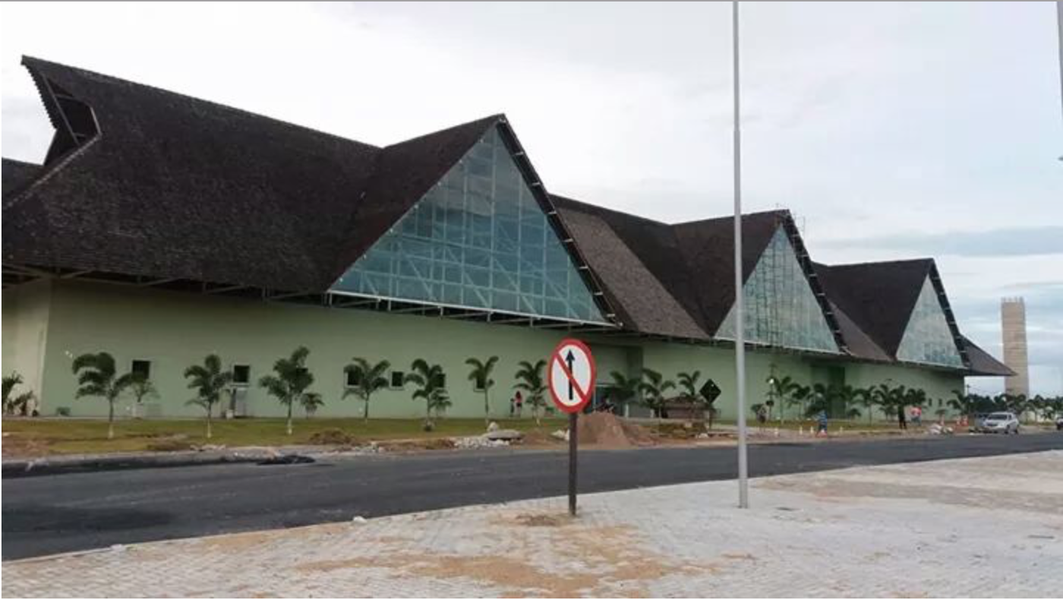 Vindo diretamente de São Paulo, onde se encontra, o governador Camilo Santana (PT) desembarca no município de Cruz, neste sábado (24), para a inauguração do Aeroporto Regional de Jericoacoara, que recebe seu primeiro voo comercial. Com o equipamento, a expectativa da Setur é que o número de turistas na região cresça aproximadamente 7% neste primeiro ano de funcionamento do aeroporto e chegue a ser 20% maior ao longo dos próximos três anos