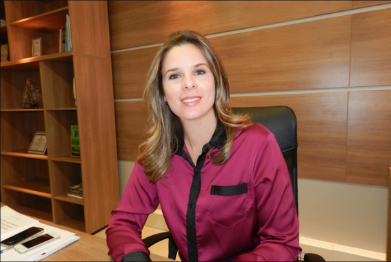 A Comissão de Constituição, Justiça e Redação (CCJR) da Assembleia Legislativa aprovou, por unanimidade a indicação do governador Camilo Santana (PT) para a continuidade de Mariana Lobo no comando da Defensoria Pública do Estado por mais dois anos. A decisão segue agora para a Mesa Diretora para, em seguida, ser pautado em sessão plenária