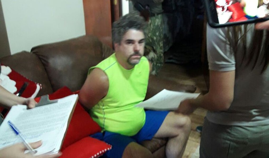 O traficante Marcelo Fernando Pinheiro Veiga, o Marcelo Piloto, tinha como principal tarefa abastecer de armas e drogas as favelas dominadas por uma das principais facções criminosas do Rio; preso na cidade de Encarnación, no Paraguai, ele tinha rede de contatos montada no país vizinho para transportar cocaína, maconha, fuzis, pistolas e munição para algumas das principais favelas da capital fluminense