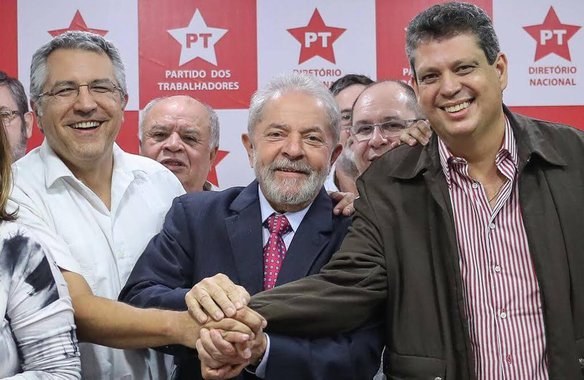 Em nota divulgada nesta terça-feira (4), o secretário nacional de Finanças e Planejamento do PT, Márcio Macêdo, agradeceu o apoio da militância petista ao seu nome como opção para a Presidência Nacional do PT, pela corrente Construindo Um Novo Brasil; no texto, ele ressaltou que, em nome da unidade, retirou a sua pré-candidatura e passou a apoiar a senadora Gleisi Hoffmann