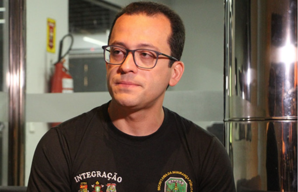 Secretário da Segurança do Estado, André Costa anunciou em suas redes sociais que irá criar um número de Whatsapp para receber diretamente dos cidadãos denúncias de crimes. Chamado de “Fale com o secretário”, o número deve ser divulgado para a população ainda esta semana, de acordo com ele
