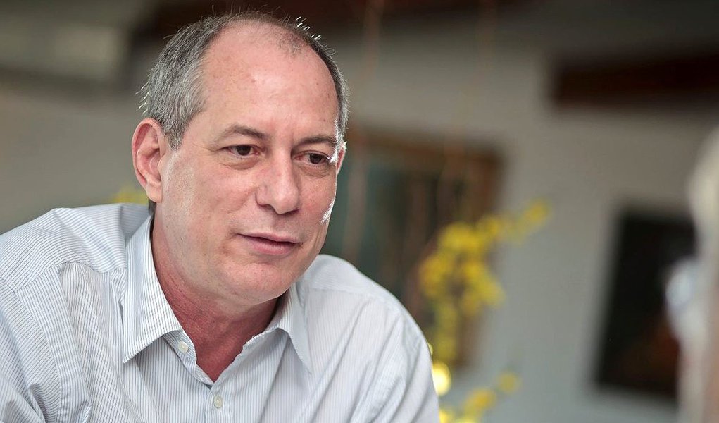 O presidente do PDT, Carlos Lupi, afirmou que o a candidatura de Ciro Gomes à presidência em 2018 é “irreversível, imutável e imexível”. Para o dirigente, o resultado da última pesquisa Datafolha, que mostra o ex-ministro com 10 pontos em cenários sem Lula na disputa, mostra que Ciro está no páreo. “Para quem está fora de uma campanha presidencial desde 2002, ele tem um bom rescaldo”, disse, à Folha de S. Paulo