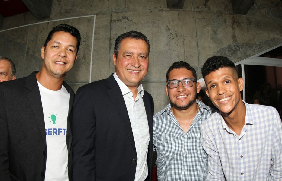Cinco dias de programação 24 horas por dia, 300 horas de conteúdos em mais de 30 áreas de conhecimento, expectativa de mais de quatro mil participantes e presença de convidados de renome nacional e internacional; estas foram algumas das novidades anunciadas pelo governador Rui Costa nesta segunda-feira em entrevista coletiva de apresentação da Campus Party Bahia; "A Bahia é reconhecida internacionalmente pela sua criatividade em várias linguagens, e não tenho dúvida que também será reconhecida por todo o mundo pelo seu potencial criativo também na área da tecnologia. A Campus Party é uma oportunidade também de despertar em nossos jovens o interesse pela criação na área tecnológica", disse Rui
