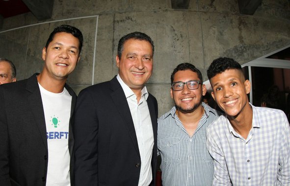 Cinco dias de programação 24 horas por dia, 300 horas de conteúdos em mais de 30 áreas de conhecimento, expectativa de mais de quatro mil participantes e presença de convidados de renome nacional e internacional; estas foram algumas das novidades anunciadas pelo governador Rui Costa nesta segunda-feira em entrevista coletiva de apresentação da Campus Party Bahia; "A Bahia é reconhecida internacionalmente pela sua criatividade em várias linguagens, e não tenho dúvida que também será reconhecida por todo o mundo pelo seu potencial criativo também na área da tecnologia. A Campus Party é uma oportunidade também de despertar em nossos jovens o interesse pela criação na área tecnológica", disse Rui