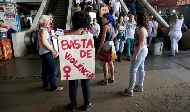 O poder Executivo Estadual, por meio da governadora em exercício Margarete Coelho, encaminhou projeto de lei à Assembleia Legislativa que define o dia 27 de maio como o Dia Estadual de Combate ao Feminicídio; a ação visa unir esforços do poder público e da sociedade civil no combate a violência e assassinatos com motivação de gênero; a data é alusiva ao crime bárbaro que chocou o estado no ano de 2015, quando quatro jovens foram estupradas e arremessadas do alto de um morro de cerca de 10 metros de altura, por um homem e quatro adolescentes, na cidade de Castelo do Piauí