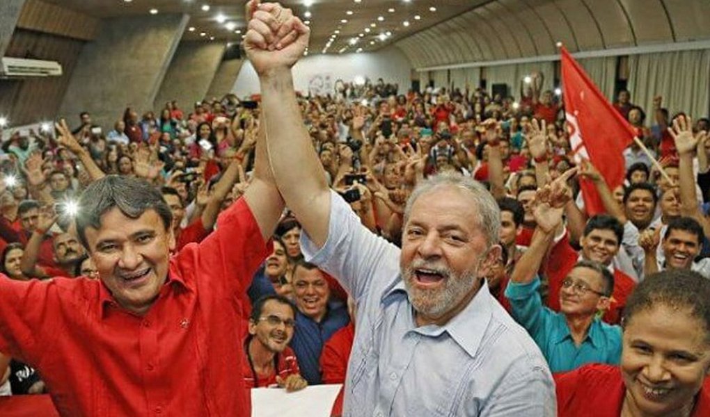 Governador do Piauí, Wellington Dias (PT), saiu em defesa do ex-presidente Lula, após a depoimento do ex-ministro Antonio Palocci; "Conheço o presidente Lula há muitos anos e, após tomar conhecimento do depoimento do ex-Ministro Antônio Pallocci - imagino as circunstâncias que o levaram a isto, afirmo que o cidadão Luiz Inácio Lula da Silva é um homem digno. São poucos os seres humanos tão desapegados de riqueza material como ele. Reafirmo minha confiança na inocência de Lula", disse Dias; "Quero acreditar na Justiça deste país e espero que, de forma apartidária, seja garantido o respeito à Constituição Brasileira sem paixões, preconceitos e ódio", acrescentou