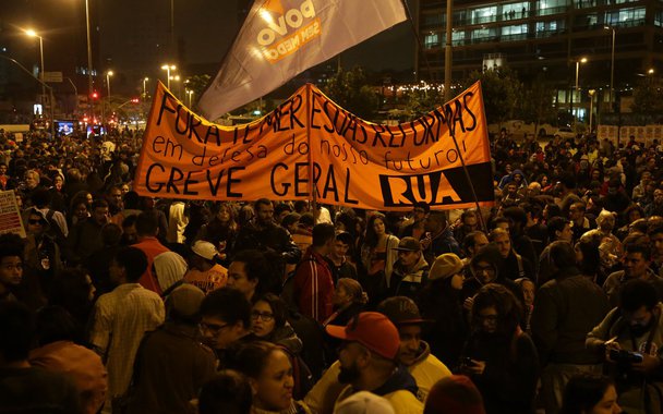 Estudo da Fundação Getúlio Vargas conclui que as menções à greve geral do último dia 28 de abril a tornaram um evento, nas redes sociais, mais importante que as manifestações pró-impeachment de 2015 e 2016; todos os recordes foram batidos, revela Miguel do Rosário, editor do Cafezinho