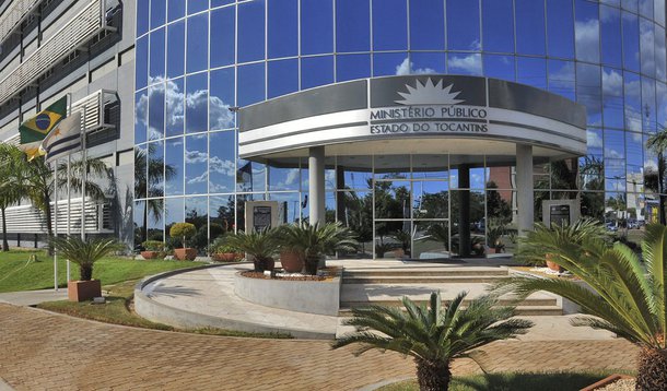 O Ministério Público (MP-TO) ajuizou Ação Civil Pública (ACP) por ato de improbidade administrativa, em desfavor do Município de Nova Olinda, do atual Prefeito, Pedro José Sobrinho, e de outras seis pessoas pela prática de nepotismo; a ação pede o seu afastamento do cargo de chefe do executivo, bem como o afastamento dos seus familiares dos cargos ora assumidos; o gestor ainda é investigado por diversas outras irregularidades à frente da prefeitura do município/ Promotor de Justiça Airton Amilcar Momo acusa o prefeito de instalar na administração pública um verdadeiro feudo familiar, ao beneficiar parentes com nomeações e contratações ilícitas