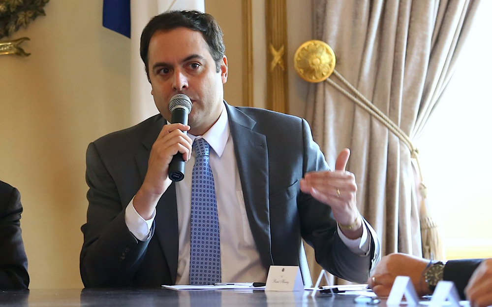 28/05/2015- Recife- PE, Brasil- O governandor de Pernambuco, Paulo Câmara (PSB), durante encontro com o ministro Mangabeira Unger (Secretaria de Assuntos Estratégicos), no Palácio Campos das Princesas. Foto: Vagner Ramos/ SEI
