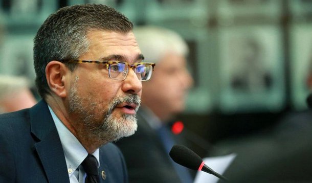Modelo de privatização da Eletrobras em estudo pelo governo Michel Temer prevê limitar a participação que os acionistas privados poderão ter no bloco de controle da companhia a um máximo de 10%. "Estamos investindo para trazer resultado e criar uma corporação....com uma limitação, em que nenhum acionista tenha mais de 10 por cento do bloco de controle, uma empresa com lógica privada", disse o ministro interino de Minas e Energia, Paulo Pedrosa