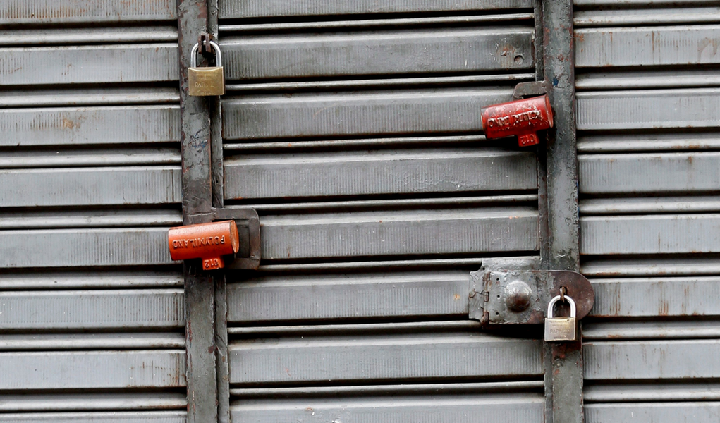 A quantidade de lojas fechadas mostra o tamanho da crise no Rio de Janeiro; foram mais de 11.950 estabelecimentos comerciais que fecharam as portas em 2016 no Estado. Um aumento de 25,2% em relação a 2015; os números são de pesquisa do Centro de Estudos do Clube de Diretores Lojistas do Rio de Janeiro — CDLRio