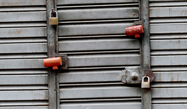 A quantidade de lojas fechadas mostra o tamanho da crise no Rio de Janeiro; foram mais de 11.950 estabelecimentos comerciais que fecharam as portas em 2016 no Estado. Um aumento de 25,2% em relação a 2015; os números são de pesquisa do Centro de Estudos do Clube de Diretores Lojistas do Rio de Janeiro — CDLRio