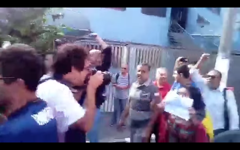 Tensão no início do velório da ex-primeira-dama Marisa Letícia, no Sindicato dos Metalúrgicos de São Bernardo do Campo (SP); Uma quipe da TV Globo foi expulsa do local por militantes do PT; assista ao momento