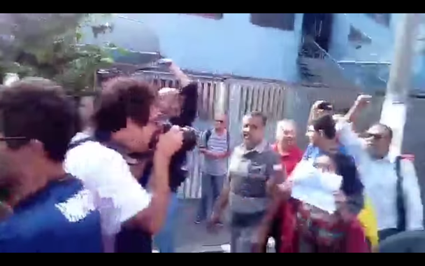 Tensão no início do velório da ex-primeira-dama Marisa Letícia, no Sindicato dos Metalúrgicos de São Bernardo do Campo (SP); Uma quipe da TV Globo foi expulsa do local por militantes do PT; assista ao momento