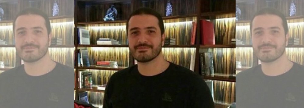 Reportagem de Joaquim Carvalho, do DCM, traça um perfil do neurocirurgião Richam Faissal El Hossain Ellakkis, que sugeriu num grupo de WhatsApp procedimento para matar dona Marisa Letícia; "Esses fdp vão embolizar ainda por cima. Tem que romper no procedimento. Daí já abre pupila. E o capeta abraça ela", afirmou; confira