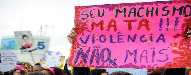 As justificativas do assassino Sidnei Ramis, autor da chacina ocorrida na festa de ano novo em Campinas, matando a ex-mulher Isamara Filier, de 41 anos, e o próprio filho João Victor e mais 10 pessoas, ganhou eco nas redes sociais e em sites de notícias; a repercussão na internet brasileira não surpreendeu Juliana de Faria, fundadora da ONG Think Olga; “A internet é só um amplificador do que nós somos como sociedade. Nós somos uma sociedade machista em que a violência contra a mulher é legitimada, normalizada e entendida como algo do dia a dia”, analisa