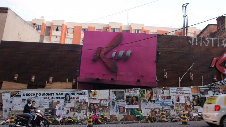 Há exatos quatro anos, na madrugada de 27 de janeiro de 2013, 242 jovens morreram, vítimas da asfixia e da superlotação em um evento universitário na Boate Kiss, em Santa Maria, cidade situada a cerca de 300 quilômetros de Porto Alegre. O luto dos familiares e amigos das vítimas foi convertido, logo depois, em luta. Luta desigual contra um poder constituído para proteger aqueles que deveriam ser exemplarmente punidos 