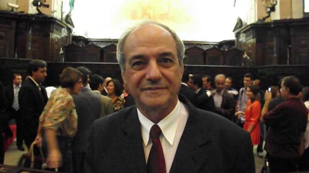 Josias Quinta, que foi reeleito prefeito de Santo Antônio de Pádua (RJ) serviu numa das unidades do Destacamento de Operações de Informações espalhadas pelo país; o DOI era o mais violento órgão de repressão política da ditadura; Quintal nega ter participado de atos de tortura; o prefeito já foi secretário de Segurança do Rio de Janeiro na gestão de Garotinho