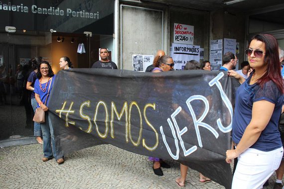 Assistir à derrocada da UERJ, uma das melhores universidades do país, com méritos em quase todos os campos do saber e da pesquisa, a primeira a abrir-se à política de cotas face à carência de pobres e negros, é aceitar que se mate a seiva da criatividade e se feche o horizonte de um futuro da atual geração de estudantes e de professores