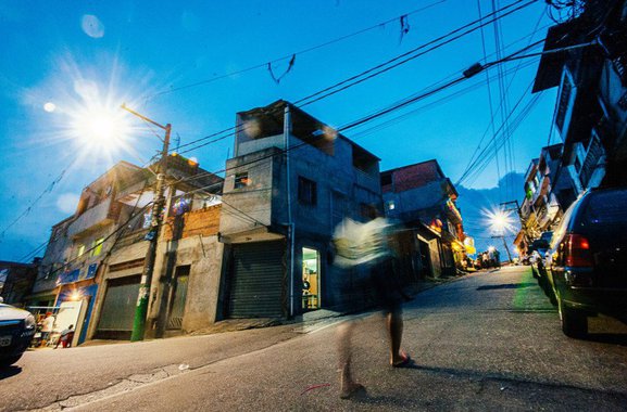 A continuidade de um modelo que permitiu maior eficiência energética com menor custo seria de suma importância para a população de São Paulo. O objetivo é atender toda a cidade com a iluminação por LED