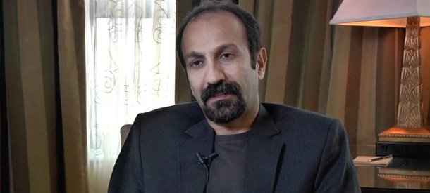 O cineasta iraniano Asghar Farhadi, indicado ao Oscar de melhor filme estrangeiro por "O Apartamento", não poderá comparecer à cerimônia de premiação em consequência do decreto aprovado pelo presidente dos Estados Unidos, Donald Trump, que proíbe por 90 dias a entrada no país de pessoas provenientes de países de maioria muçulmana - Líbia, Sudão, Somália, Síria, Iraque, Iêmen e Irã; a informação foi divulgada no Twitter de Trita Farsi, que preside o Conselho Nacional Iraniano-Americano, organização que promove relações entre os dois países