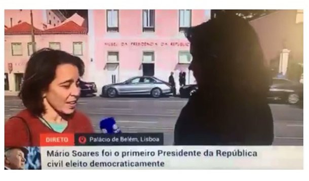A jornalista Alberta Marques Fernandes, da emissora RTP, fazia uma reportagem no Palácio de Belém, em Lisboa, para acompanhar a chegada de Michel Temer; talvez esperando uma resposta em tom elogioso, a repórter se surpreendeu com as críticas de uma entrevistada brasileira, que afirmou que foi ao Palácio para protestar contra o “aproveitamento político” de Temer em um momento solene; Alberta, então, interrompeu a fala no meio; “De qualquer forma, é o seu presidente que está aqui, a valorizar um dos pais da democracia portuguesa”, emendou; atitude da entrevistadora foi alvo de críticas nas redes sociais