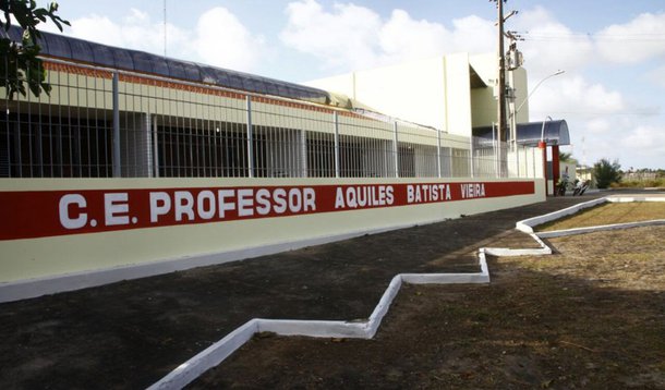 A Rede Estadual de Ensino do Maranhão deu um importante salto na oferta do Ensino Médio, com foco na formação integral; este ano, mais 15 centros de ensino passarão a funcionar em tempo integral, sendo 11 Centros de Educação Integral, os chamados Centros ‘Educa Mais’, que entrarão em funcionamento em seis cidades, além de mais quatro unidades plenas do Instituto de Educação, Ciência e Tecnologia do Maranhão (Iema) que estão sendo instaladas em quatro municípios; com estas unidades, o Maranhão passará a ter mais de 6,5 mil alunos da rede pública estadual cursando o Ensino Médio em escolas de tempo integral