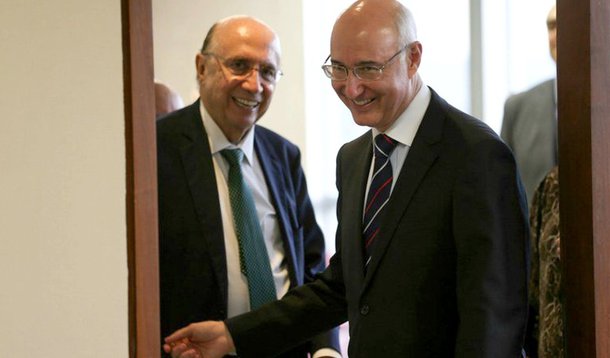 Para o jornalista Fernando Brito, do Tijolaço, uma eventual nomeação de Yves Gandra Filho para substituir Teori Zavascki no Supremo Tribunal Federal visa garantir os "retrocessos pretendidos por Michel Temer nas reformas trabalhista e previdenciária"; "E um juiz, necessariamente, tem de ser um homem do seu tempo, sob pena de, em nome da técnica jurídica, reproduzir o que ficou também para muito atrás no tempo em outro tipo de relações humanas: as do trabalho", afirma