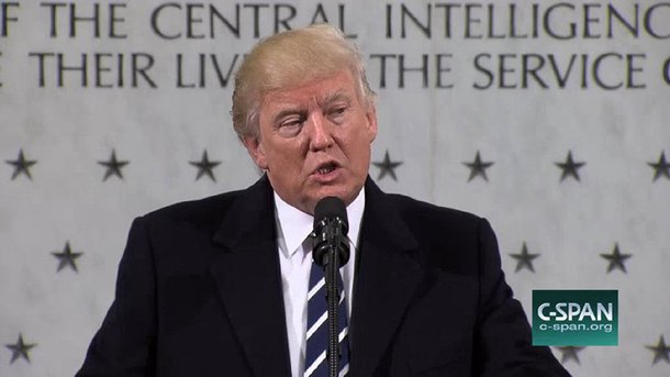 Presidente americano Donald Trump a sede da CIA (agência de inteligência americana) nesse sábado, 21; republicano buscou dissipar as notícias que a mídia "desonesta" propagou sobre atritos entre o presidente e as agências de inteligência; "Estou com vocês 1.000%. E a razão de vocês serem a minha primeira opção é que, como vocês sabem, eu tenho uma guerra em curso com a mídia, eles estão entre as pessoas mais desonestas da Terra", disse Trump, arrancando aplausos da plateia de 300 funcionários da CIA